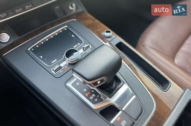 Внедорожник / Кроссовер Audi Q5 2017 в 