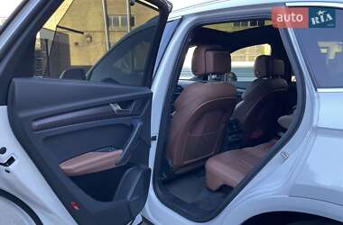 Позашляховик / Кросовер Audi Q5 2021 в 