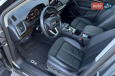 Позашляховик / Кросовер Audi Q5 2018 в 