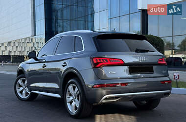 Позашляховик / Кросовер Audi Q5 2018 в 