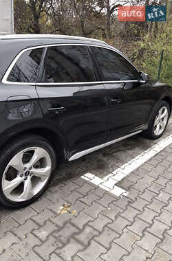 Позашляховик / Кросовер Audi Q5 2020 в 