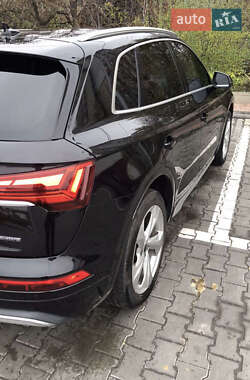 Позашляховик / Кросовер Audi Q5 2020 в 