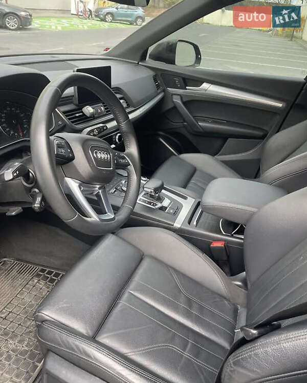 Позашляховик / Кросовер Audi Q5 2020 в 