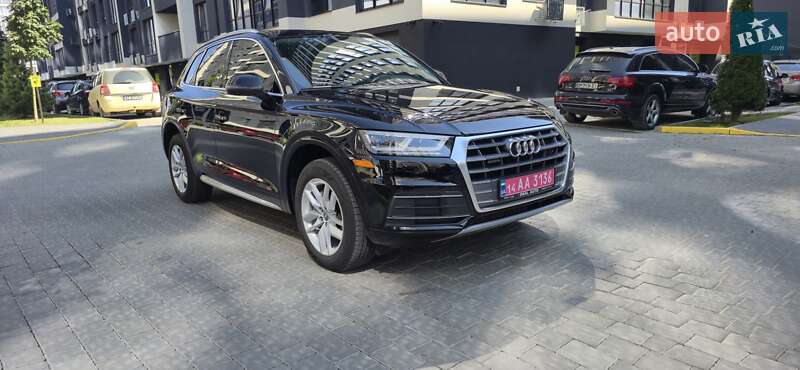 Позашляховик / Кросовер Audi Q5 2020 в Івано-Франківську