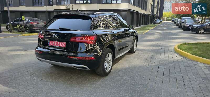 Позашляховик / Кросовер Audi Q5 2020 в Івано-Франківську