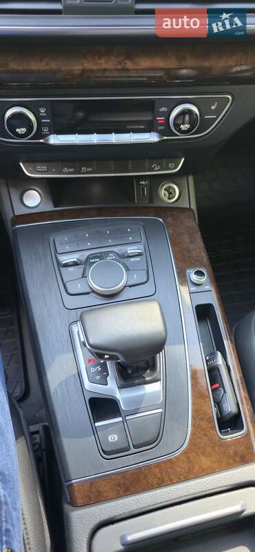 Позашляховик / Кросовер Audi Q5 2020 в Івано-Франківську