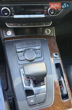 Внедорожник / Кроссовер Audi Q5 2020 в 