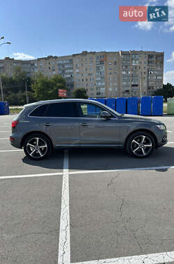 Позашляховик / Кросовер Audi Q5 2015 в 