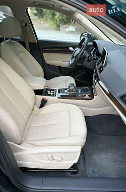 Внедорожник / Кроссовер Audi Q5 2017 в 