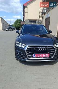 Внедорожник / Кроссовер Audi Q5 2017 в 
