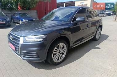 Внедорожник / Кроссовер Audi Q5 2017 в 