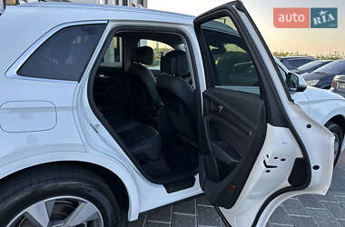 Позашляховик / Кросовер Audi Q5 2023 в 
