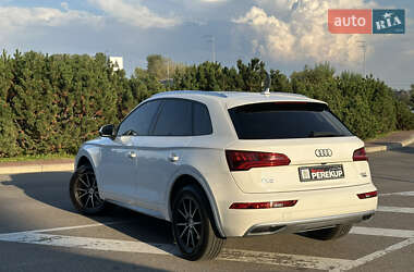 Позашляховик / Кросовер Audi Q5 2018 в 