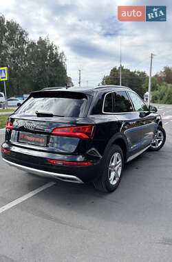 Внедорожник / Кроссовер Audi Q5 2018 в 
