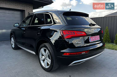 Внедорожник / Кроссовер Audi Q5 2018 в 