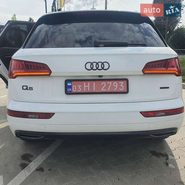 Внедорожник / Кроссовер Audi Q5 2017 в Луцке