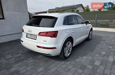 Внедорожник / Кроссовер Audi Q5 2018 в 