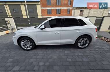 Внедорожник / Кроссовер Audi Q5 2018 в 