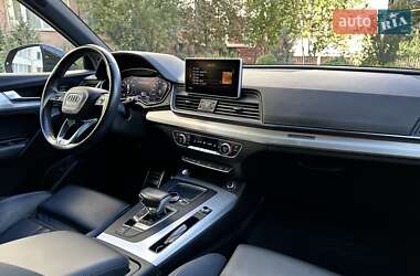Внедорожник / Кроссовер Audi Q5 2017 в 