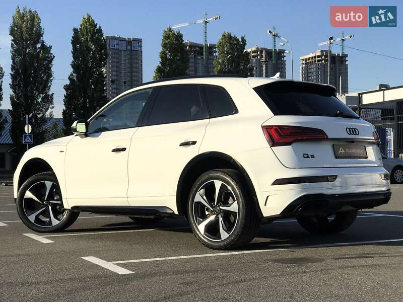 Позашляховик / Кросовер Audi Q5 2022 в Києві