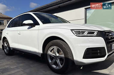 Внедорожник / Кроссовер Audi Q5 2017 в 