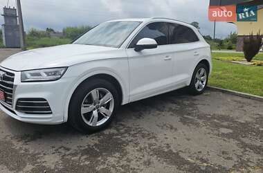 Внедорожник / Кроссовер Audi Q5 2018 в 