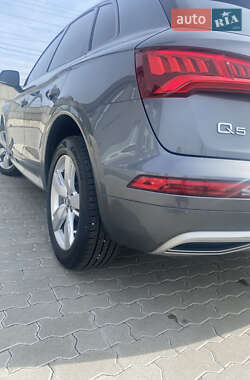 Внедорожник / Кроссовер Audi Q5 2018 в 