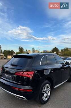 Внедорожник / Кроссовер Audi Q5 2018 в 