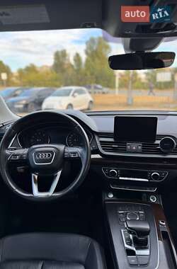 Внедорожник / Кроссовер Audi Q5 2018 в 
