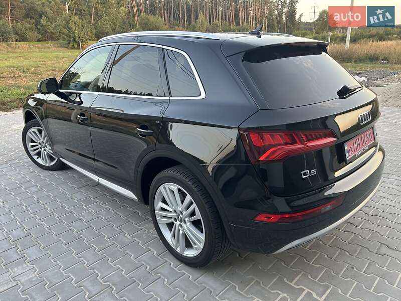 Позашляховик / Кросовер Audi Q5 2017 в Києві