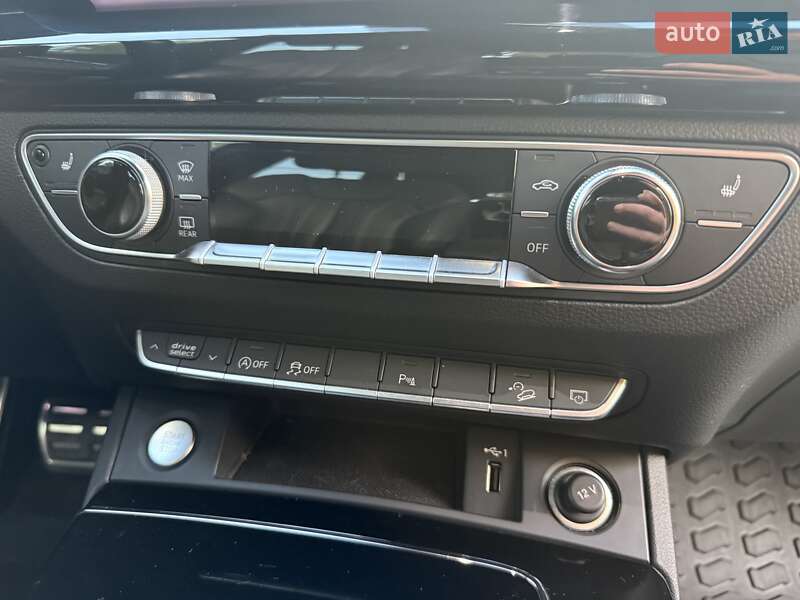 Позашляховик / Кросовер Audi Q5 2021 в Києві