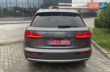 Позашляховик / Кросовер Audi Q5 2018 в 