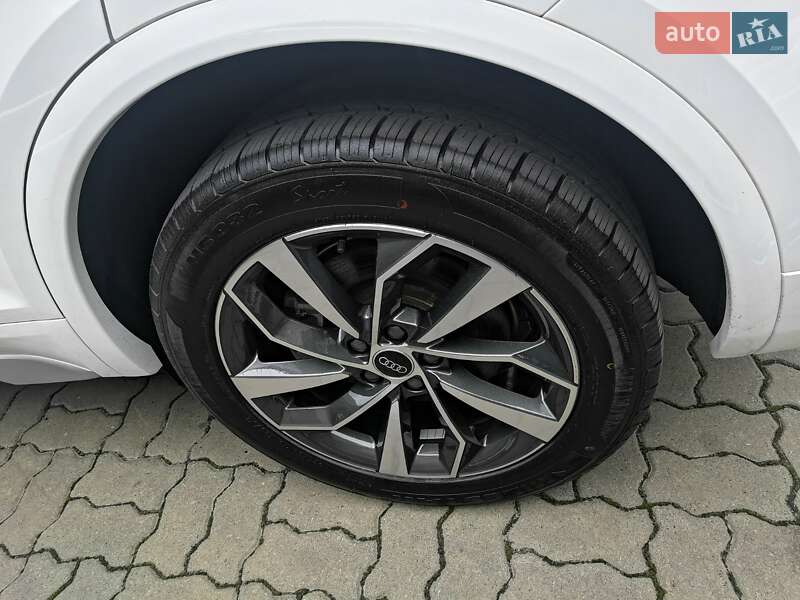 Позашляховик / Кросовер Audi Q5 2023 в Львові