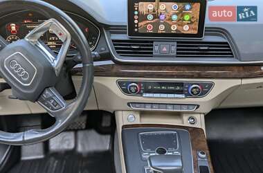 Внедорожник / Кроссовер Audi Q5 2017 в 