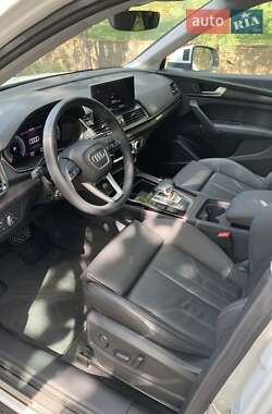 Внедорожник / Кроссовер Audi Q5 2024 в 