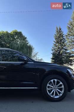 Позашляховик / Кросовер Audi Q5 2015 в 