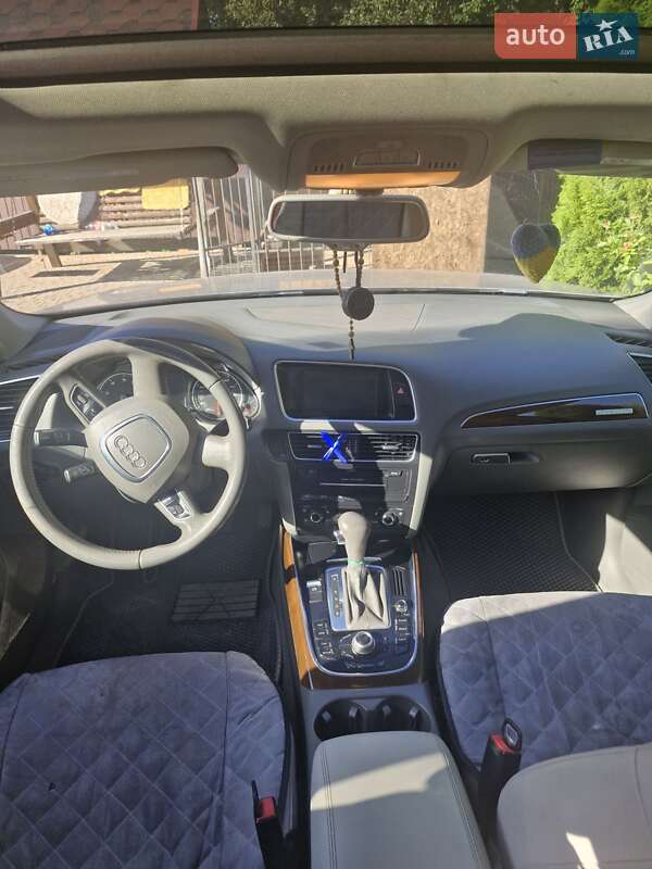 Внедорожник / Кроссовер Audi Q5 2010 в Тернополе