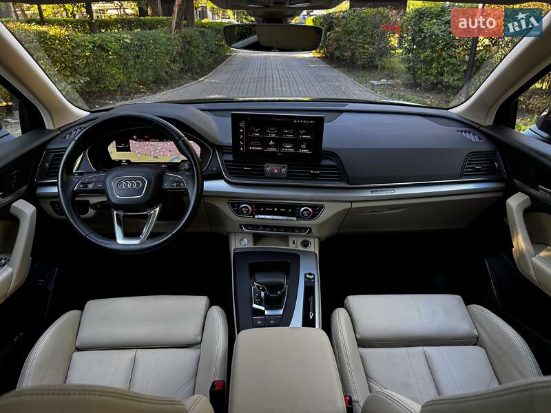 Внедорожник / Кроссовер Audi Q5 2021 в 