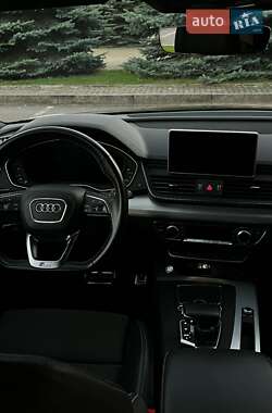 Внедорожник / Кроссовер Audi Q5 2017 в 