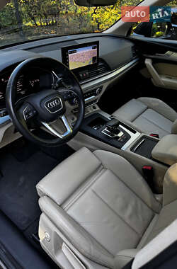 Внедорожник / Кроссовер Audi Q5 2021 в 