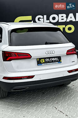 Внедорожник / Кроссовер Audi Q5 2017 в 