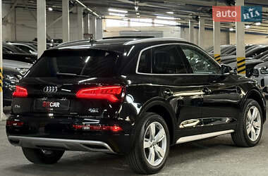 Внедорожник / Кроссовер Audi Q5 2018 в 