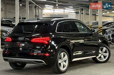 Внедорожник / Кроссовер Audi Q5 2018 в 