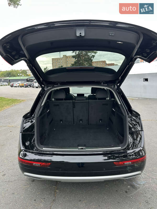 Внедорожник / Кроссовер Audi Q5 2018 в Вараше