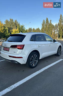 Внедорожник / Кроссовер Audi Q5 2021 в 