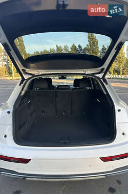 Внедорожник / Кроссовер Audi Q5 2021 в 