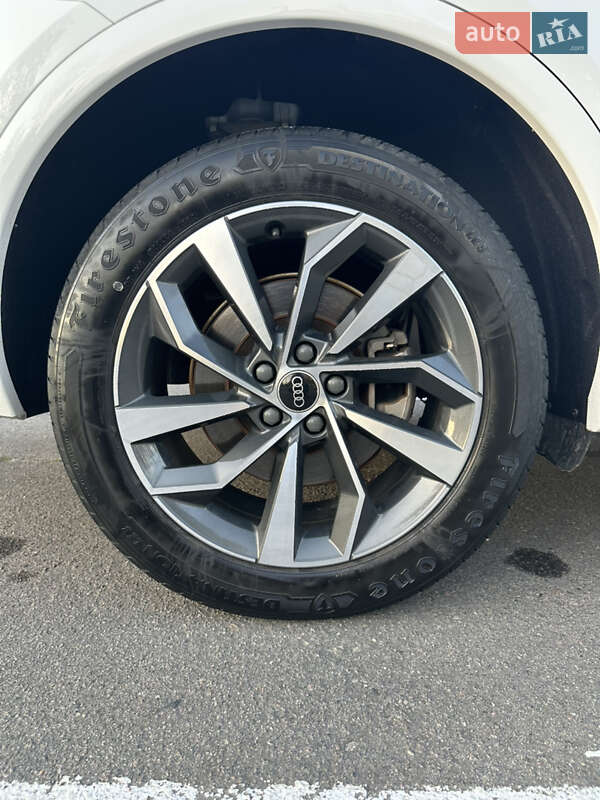 Внедорожник / Кроссовер Audi Q5 2021 в Вараше