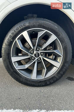 Внедорожник / Кроссовер Audi Q5 2021 в 