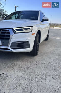 Позашляховик / Кросовер Audi Q5 2020 в 