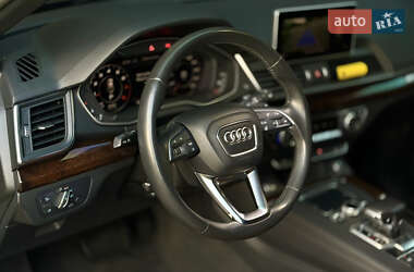Позашляховик / Кросовер Audi Q5 2018 в 